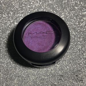 Single MAC eyeshadow pot